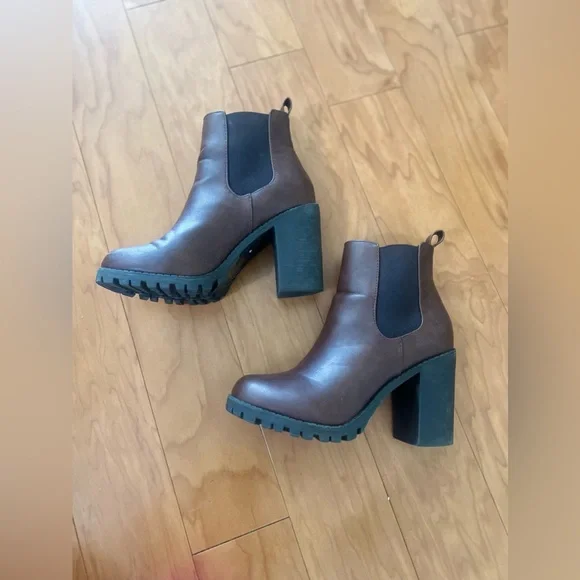 Soda Glove Ankle Boot - Chunky Heel - Picture 3 of 4